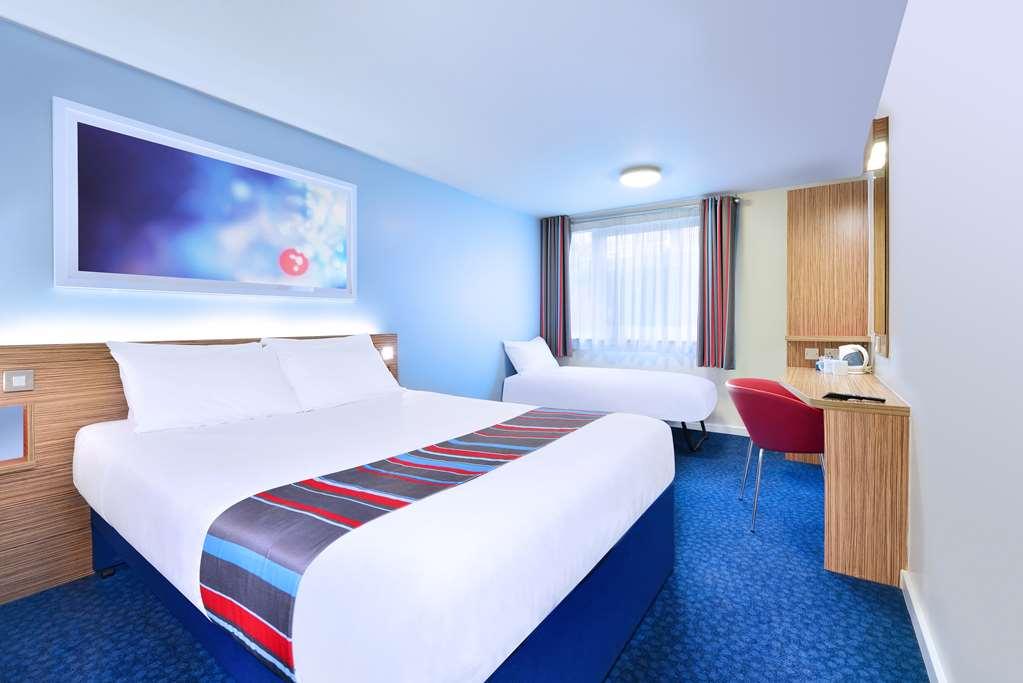 Travelodge Bath Waterside Стая снимка