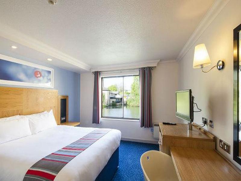 Travelodge Bath Waterside Екстериор снимка