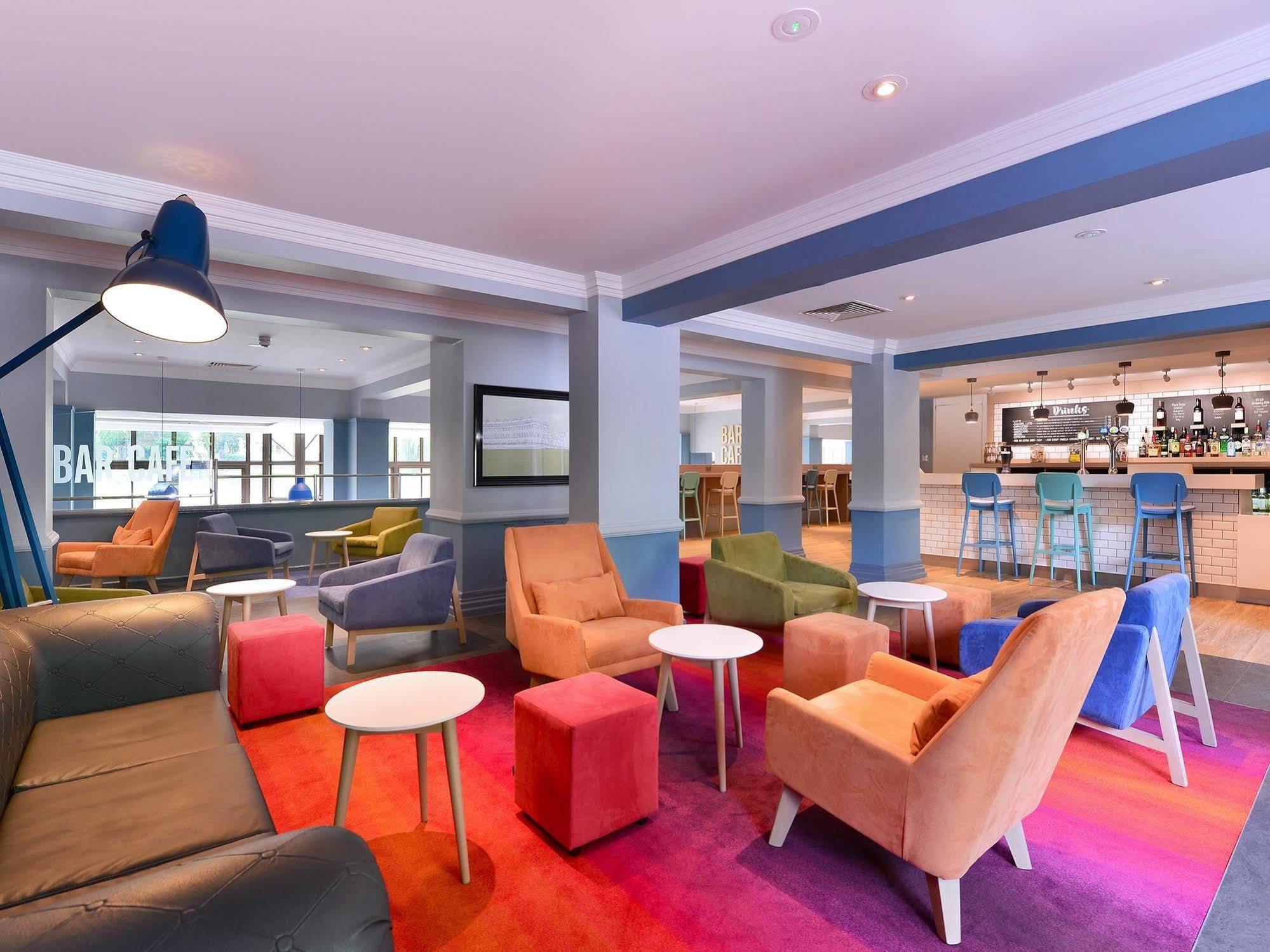 Travelodge Bath Waterside Екстериор снимка