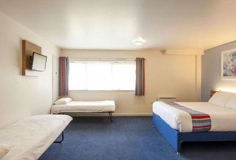 Travelodge Bath Waterside Екстериор снимка