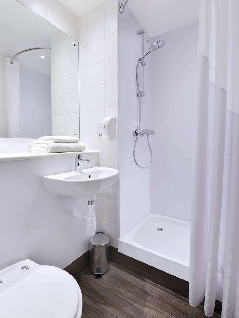 Travelodge Bath Waterside Стая снимка