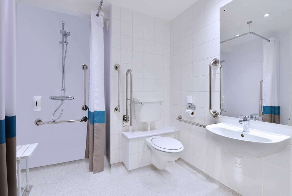Travelodge Bath Waterside Стая снимка